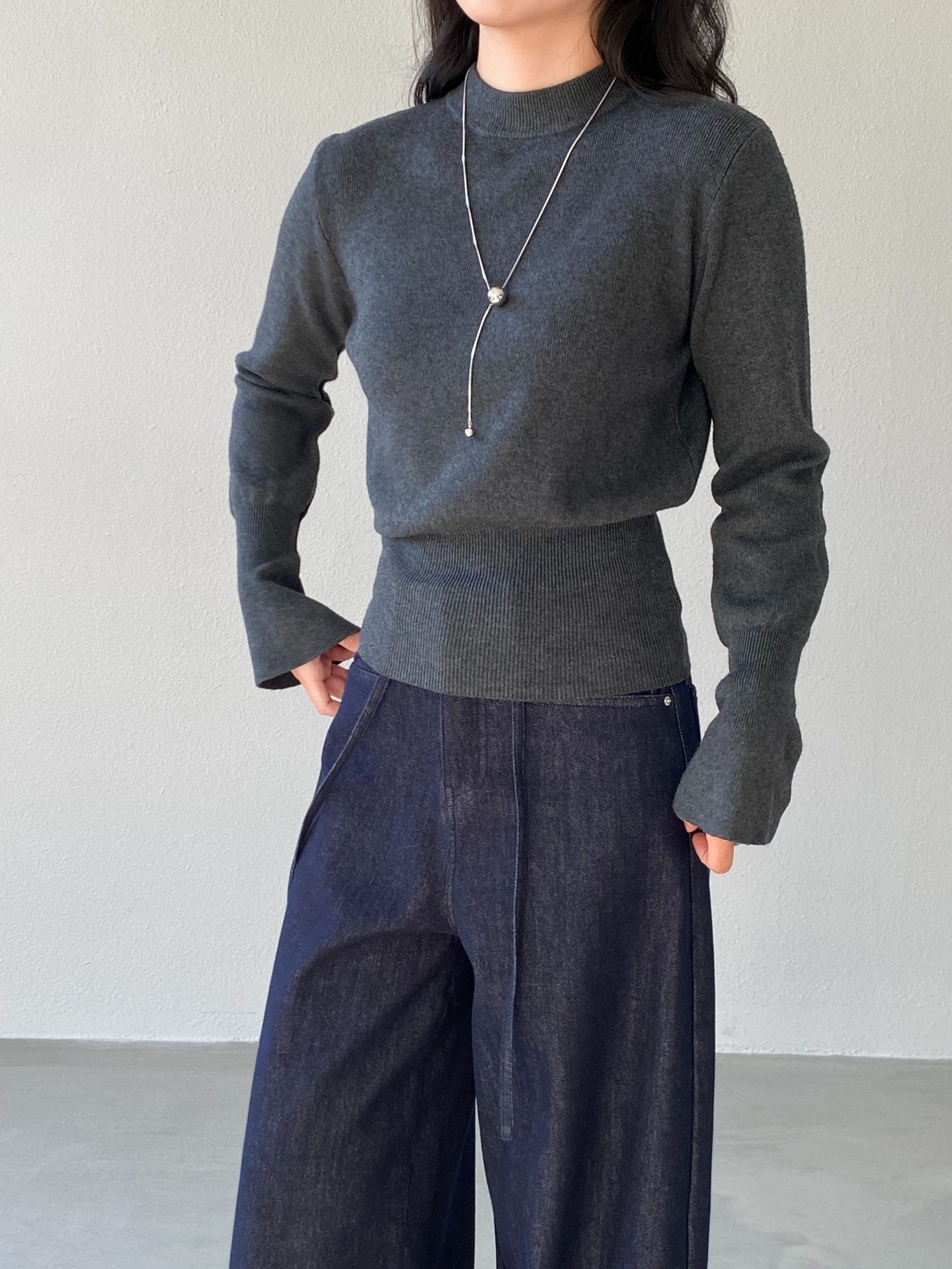 Jiangzuo [Winter Daylight] Korean-style semi-high neck flared sleeve knitted sweater for women to slim their waisted waist in winter 3012 Item Picture