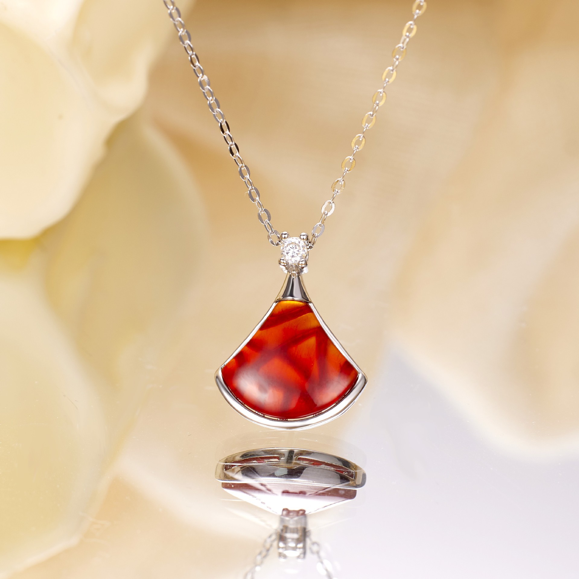 S925 silver little dress necklace, white shell red agate pendant, little dress necklace, women's counter gift, Qixi Festival present