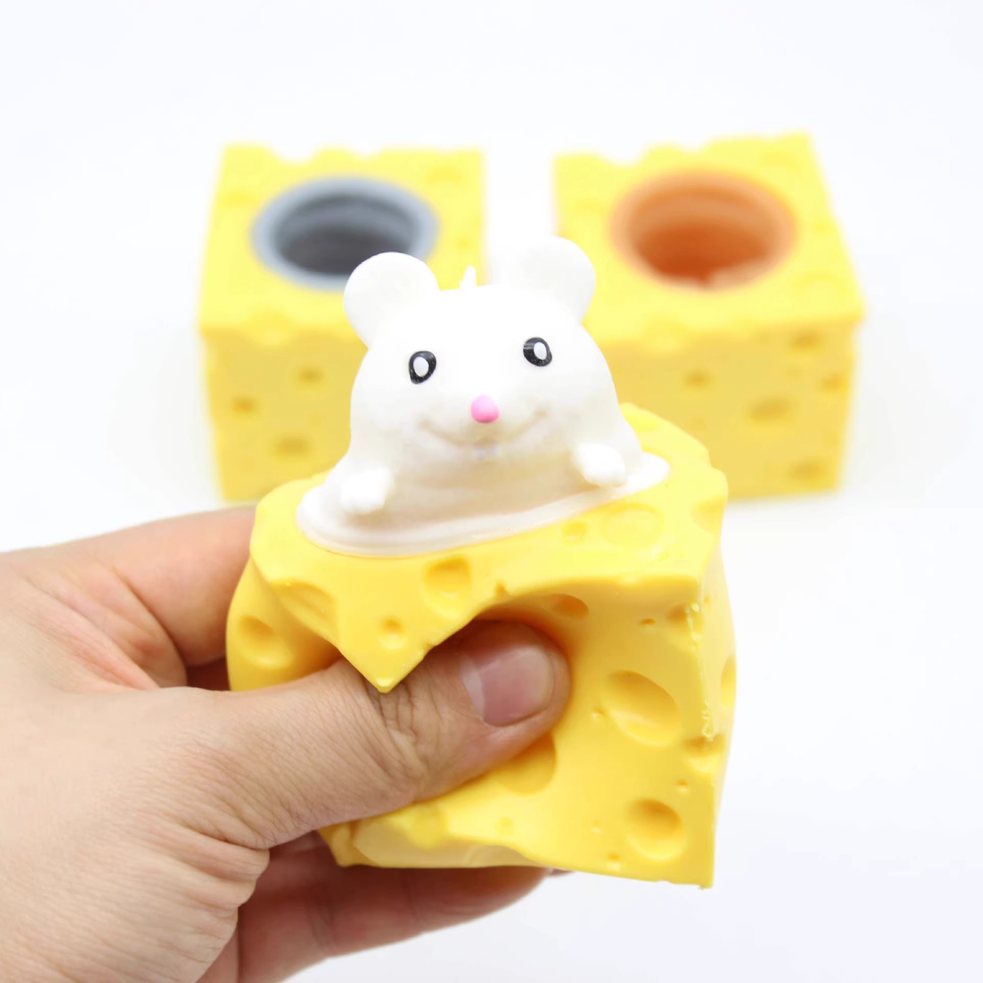Creative prank, stress-relieving, cute cheese mouse cup, pinching fun, squeezing and venting, funny squirrel Cup, stress-relieving little toys Application Scenario