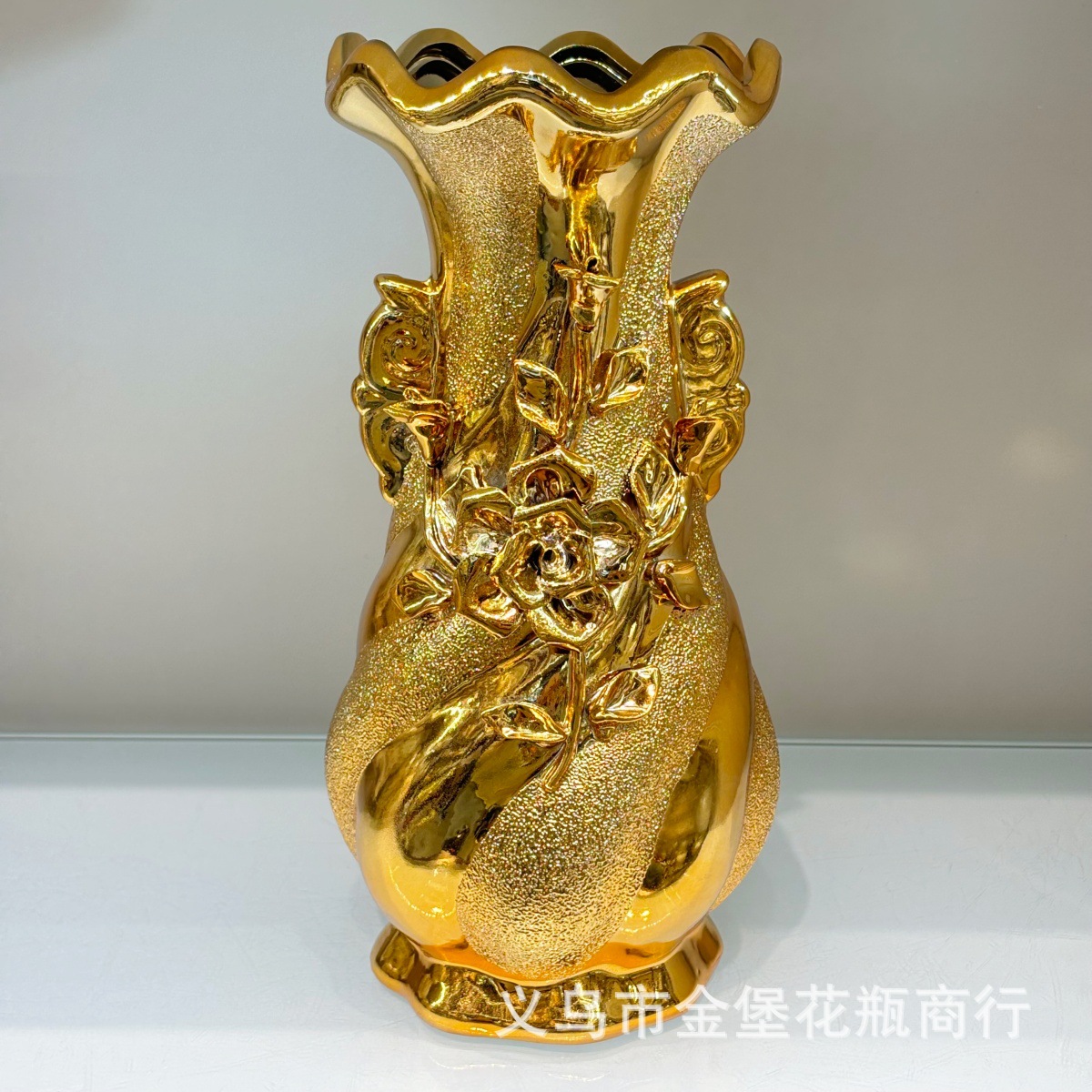 A pair of golden offering vase ceramic vases are placed in front of the 12-inch ceramic gilded Guanyin Nectar Vase Buddha details Picture