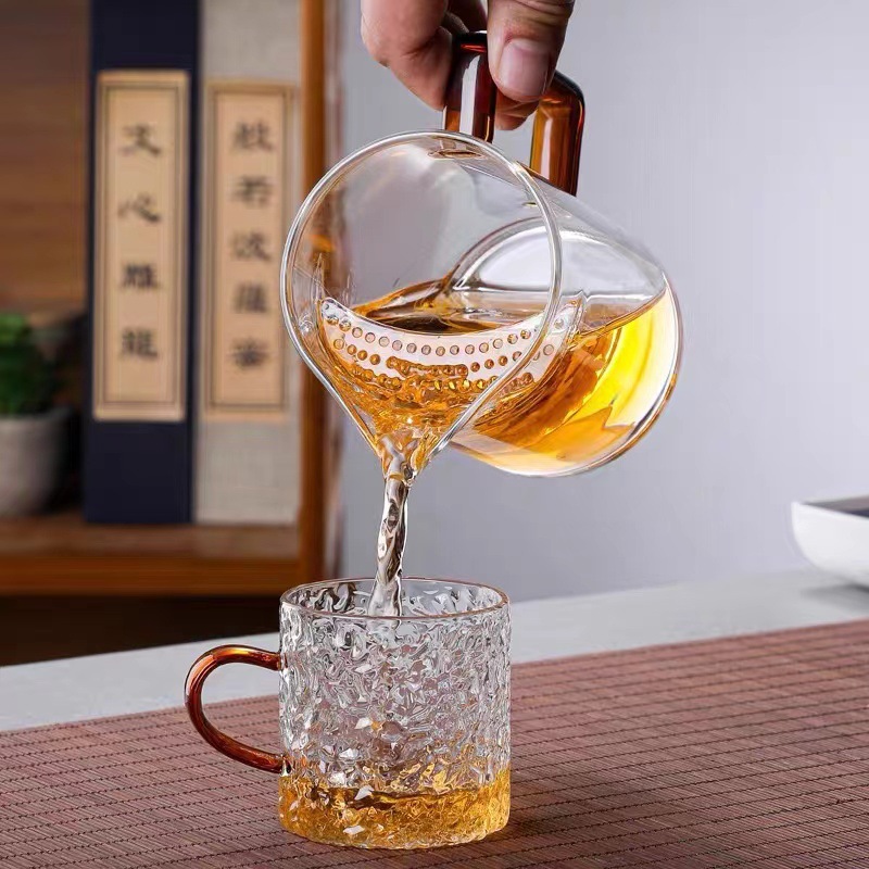 Heat-resistant glass cup, crescent-shaped fair cup, integrated filtering tea strainer, tea dispenser, large-capacity thickened tea brewing spout, tea set Specification image