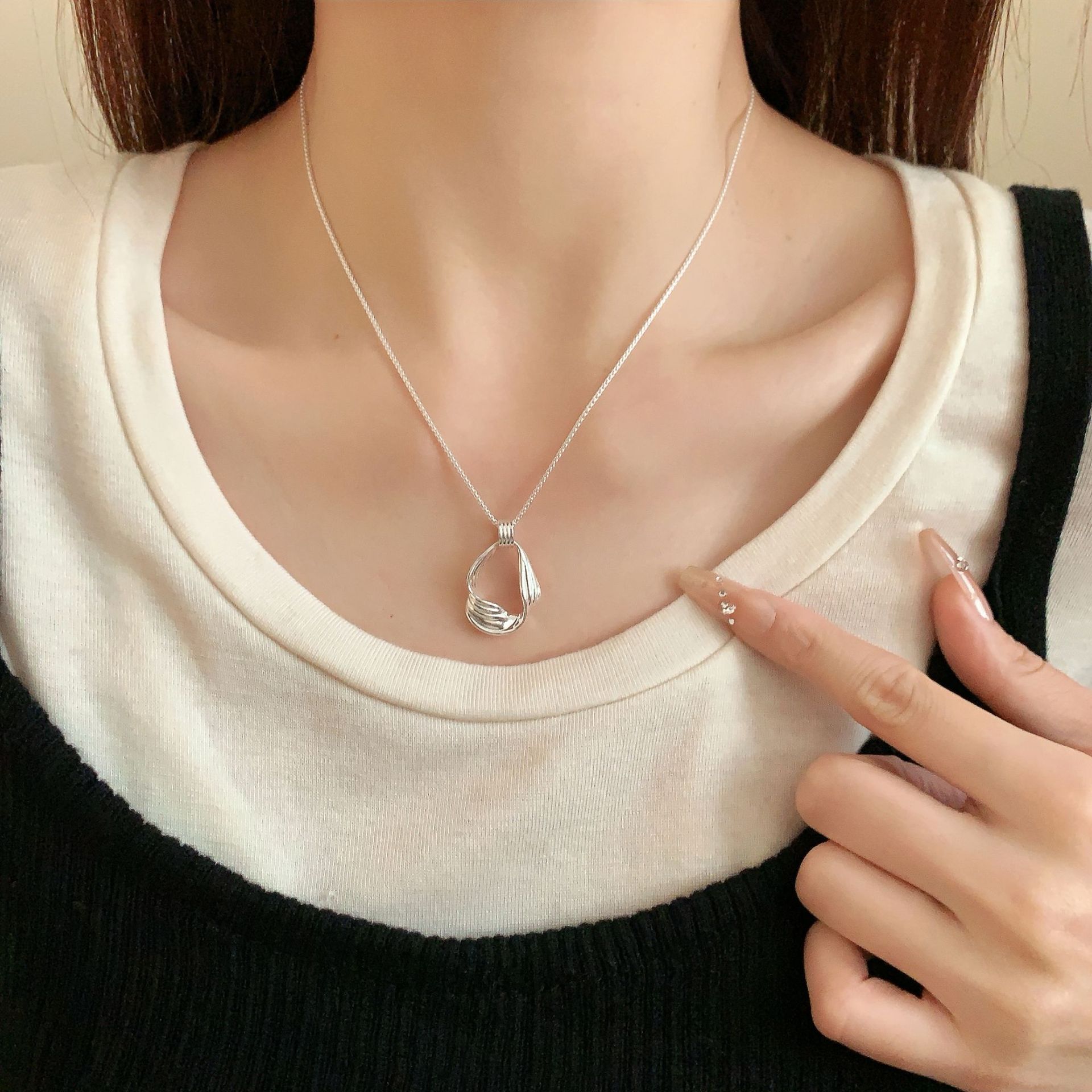 French twist 12.31 multi-layer circle necklace for women, s925 sterling silver ins design, high-end and elegant, collarbone chain, cold style Specification image