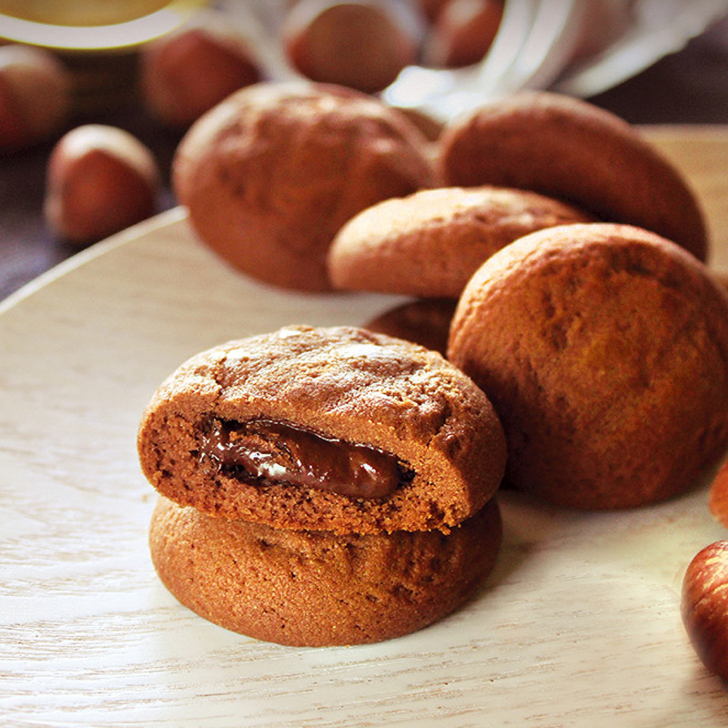 TATAWA Sandwich Cookie 120g, a Malaysian imported chocolate-flavored soft-filled cookie snack Application Scenario