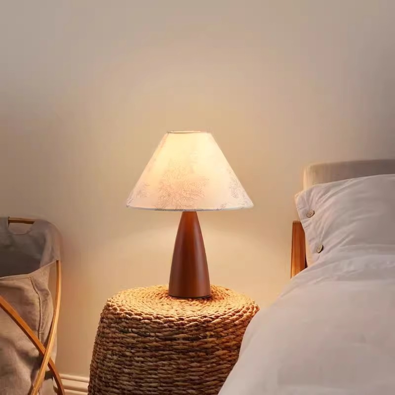French medieval atmosphere table lamp, bedroom bedside, American retro wabi-sabi style decoration, living room, study, homestay, solid wood lamp Application Scenario
