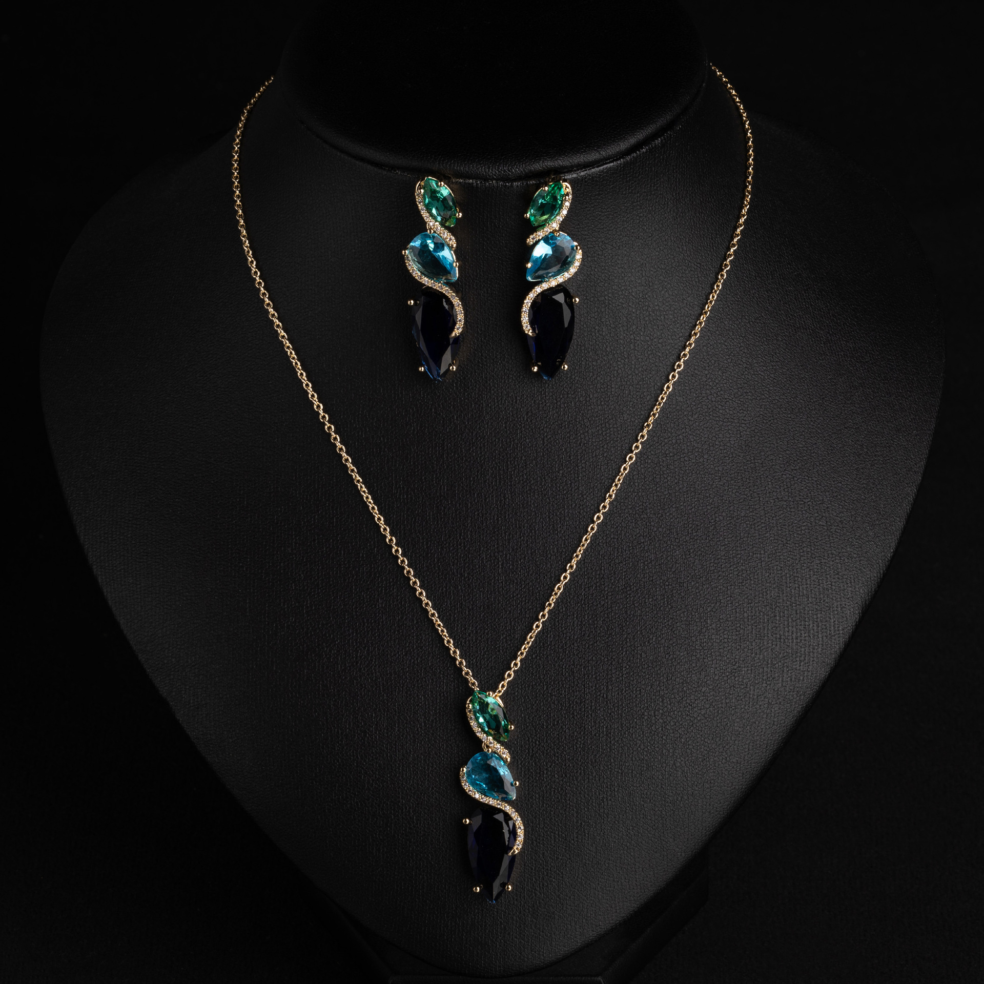 Light luxury style diamond-encrusted heart-shaped pendant pearl necklace, exquisite and fashionable, versatile sweater chain design sense, niche necklace for women LJT6136, Getisa jewelry, banquet dress accessories wholesale details Picture