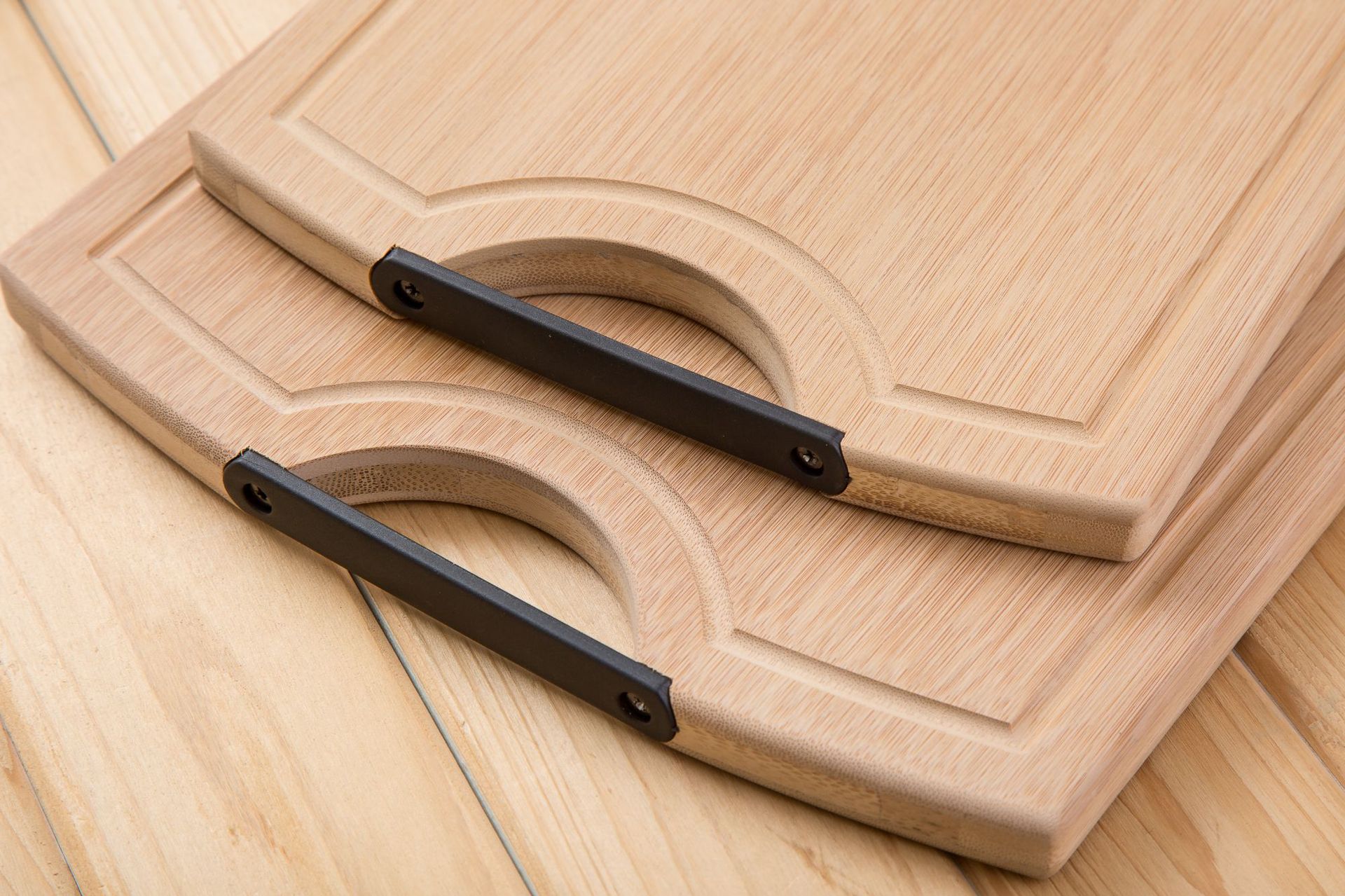 A whole bamboo cutting board details Picture