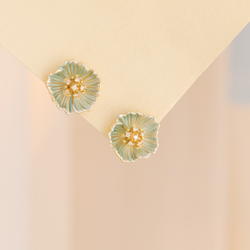Wholesale of new autumn and winter multi-color gradient flower ear studs for women, French forest style, gentle and elegant, high-end ear studs details Picture