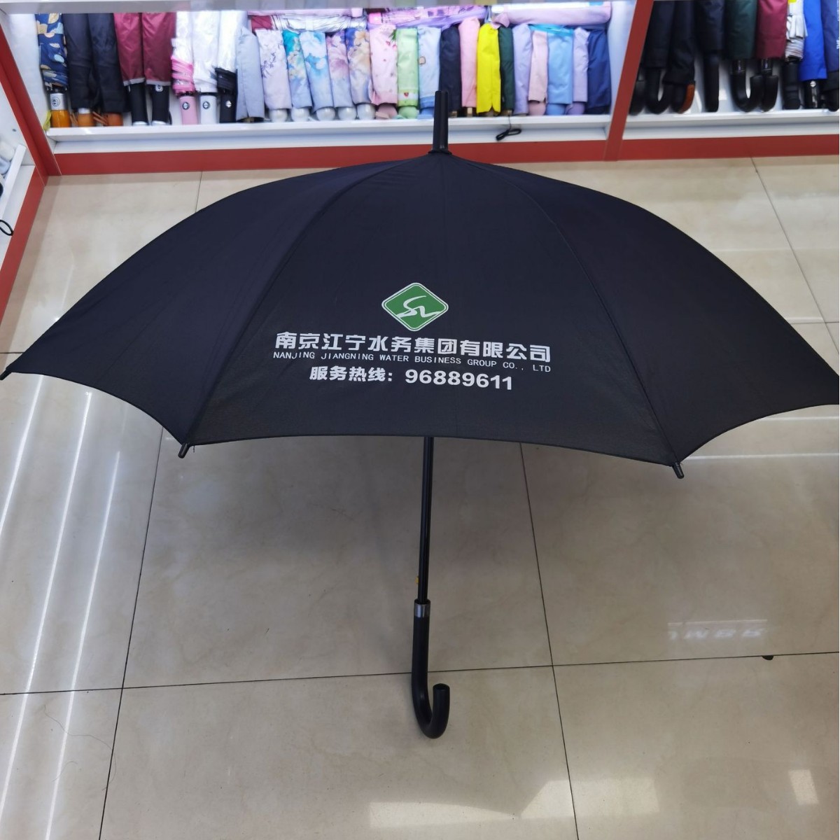 Customized logo printed business gift umbrellas, long-handled straight golf umbrellas, all-weather and all-weather sunshades Application Scenario
