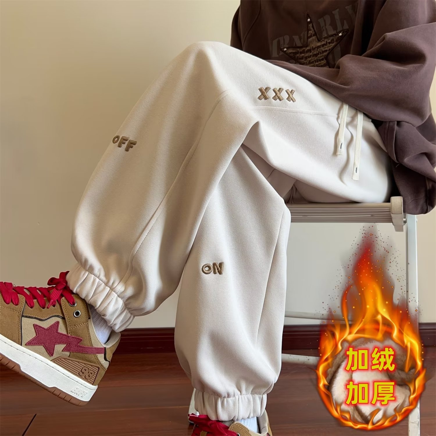 Shan Shao Clothing's fleece sweatpants for men, a new style of loose Hong Kong style for autumn and winter, are fashionable and trendy. Embroidered tight-fitting casual pants full figure
