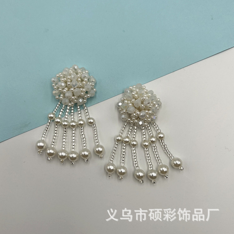 Factory stock of handcrafted crystal beaded pendants, ancient-style embroidered shoes, pearl jewelry accessories, earrings, brooches, shoe flowers Application Scenario