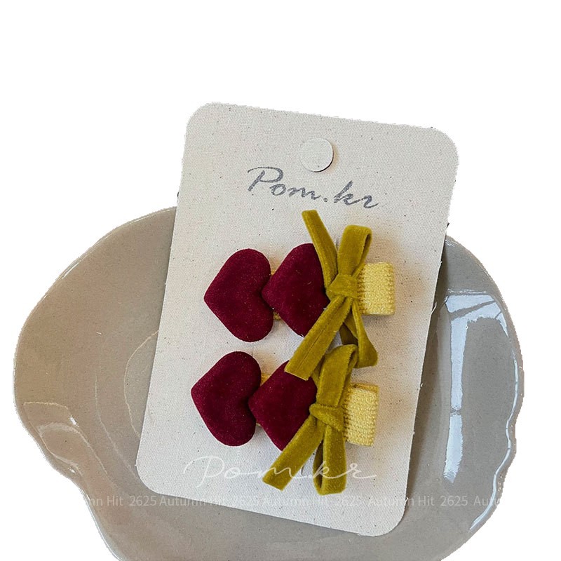 New Korean-style autumn and winter retro bow heart-shaped hair clip pairs, handcrafted children's side fringe bangs hair accessory, Pom.kr velvet heart-shaped bow hair clip, multi-color series, cute daily hairstyle for girls in autumn and winter Item Picture