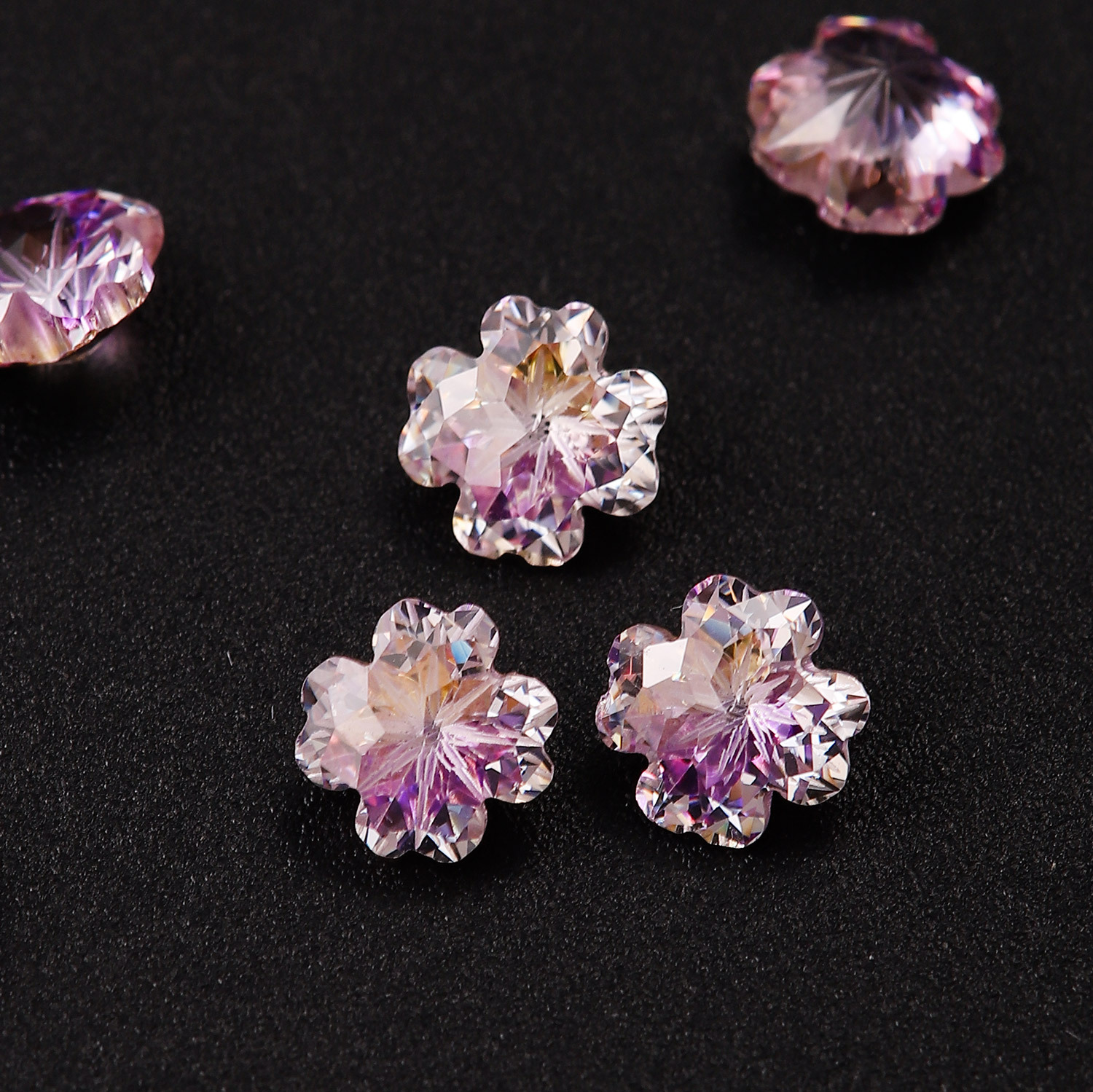 Lucky Sugar Heart 5A Four-leaf Clover Bare Stone Irider Gradient Zircon Ring Face Nail Drill Bestseller. For more information, please inquire Specification image