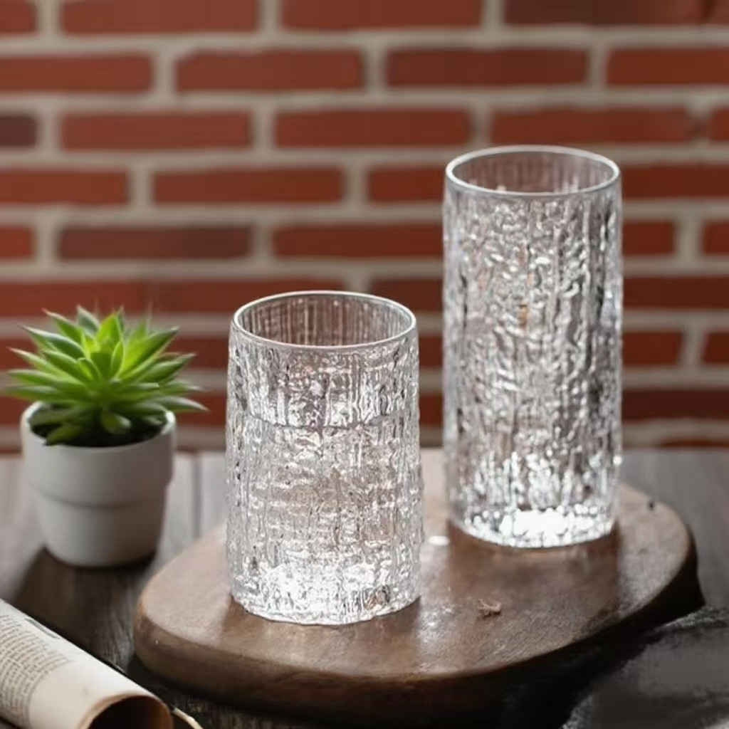 Internet-famous glass cups, coffee cups, mugs, transparent glass cups with handles, red tea cups, cold water cups, household items Application Scenario