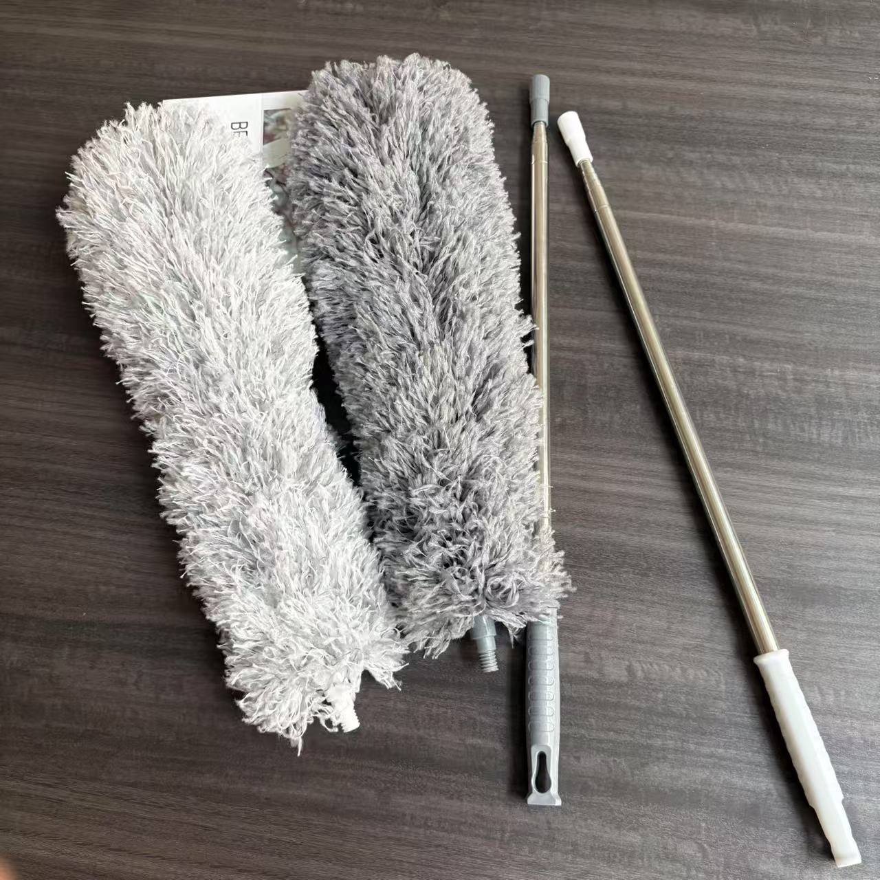 A powerful dust removal tool for pets, a wooden-handled feather duster and a chicken feather duster Application Scenario