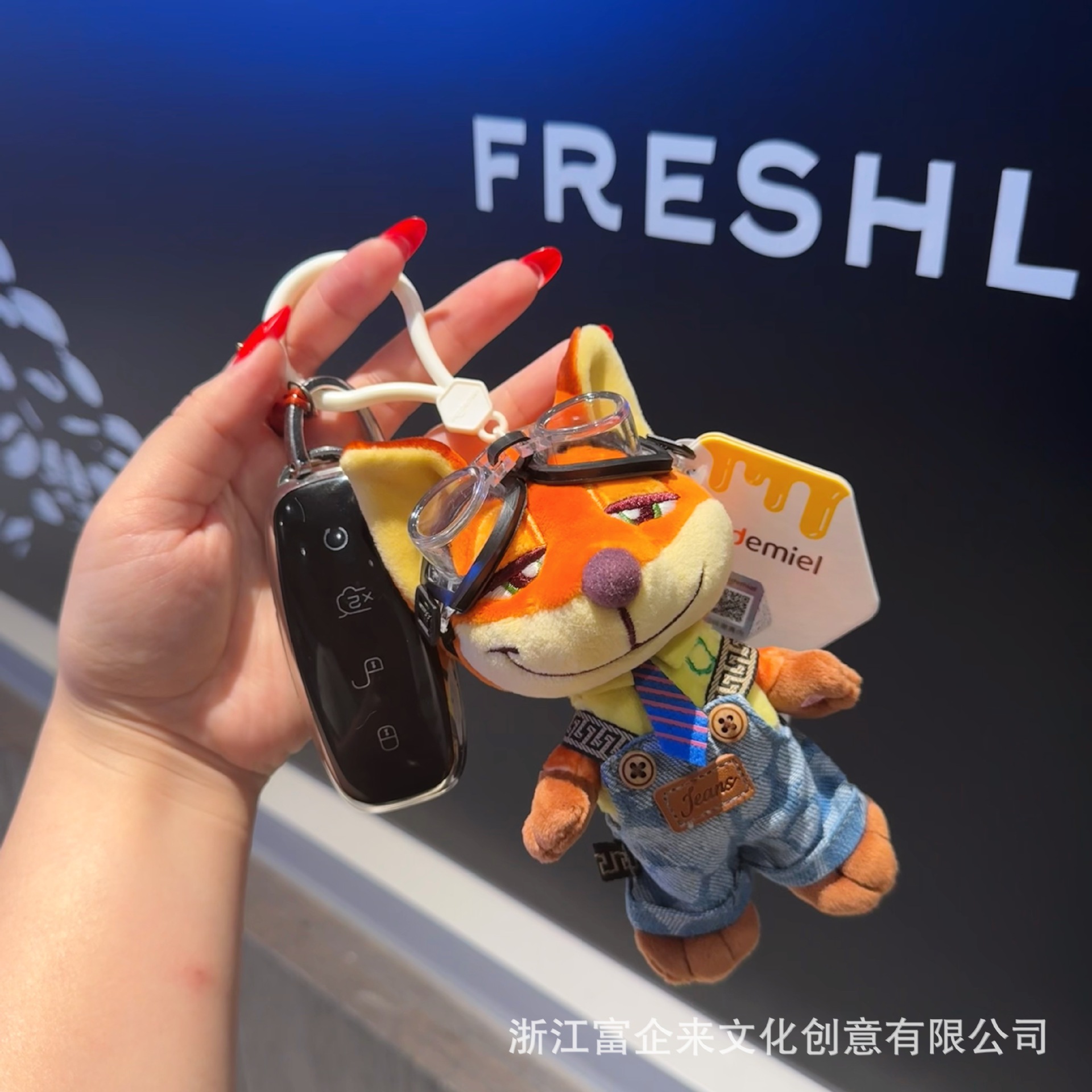 Genuine Zootopia little Fox Nick plush pendant, bag accessory, cute keychain accessory, high appearance level, doll, ins style Nick figurine details Picture