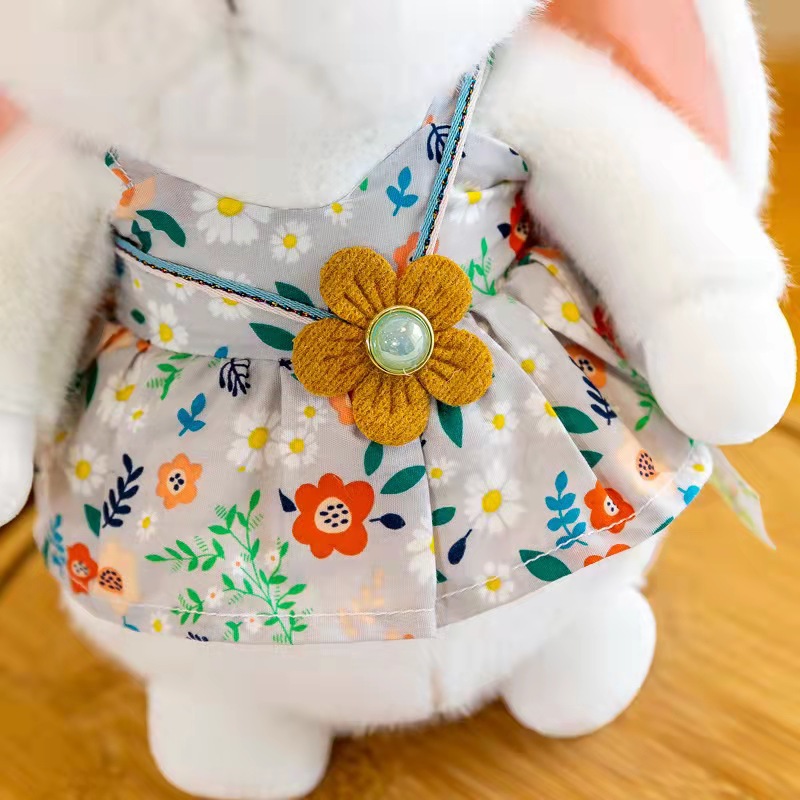 Wholesale of new rural rabbit plush toy figurines, cute flower dresses, little rabbit claw machine dolls Application Scenario