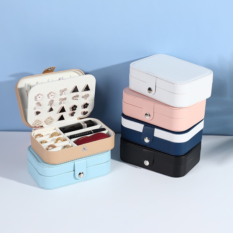 Portable travel jewelry storage box is small and easy to carry. It is a storage box for ear studs, earrings, necklaces, jewelry and rings full figure