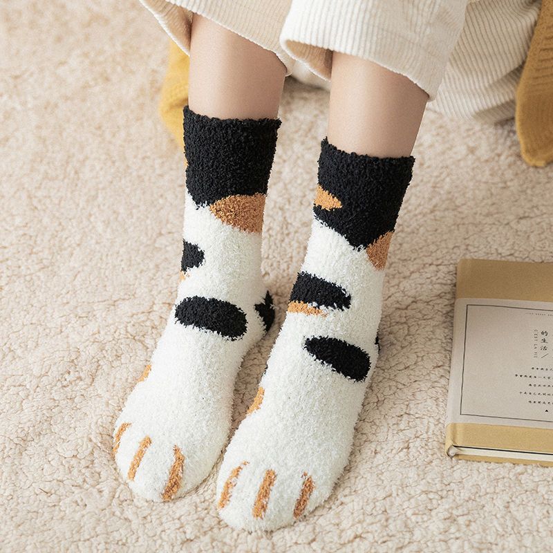 Coral fleece mid-calf women's thick and warm fleece floor socks for autumn and winter, home sleeping towels, cat paw socks Application Scenario