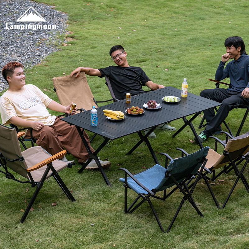 月亮椅户外折叠桌露营套装户外用品便携轻便露营场景