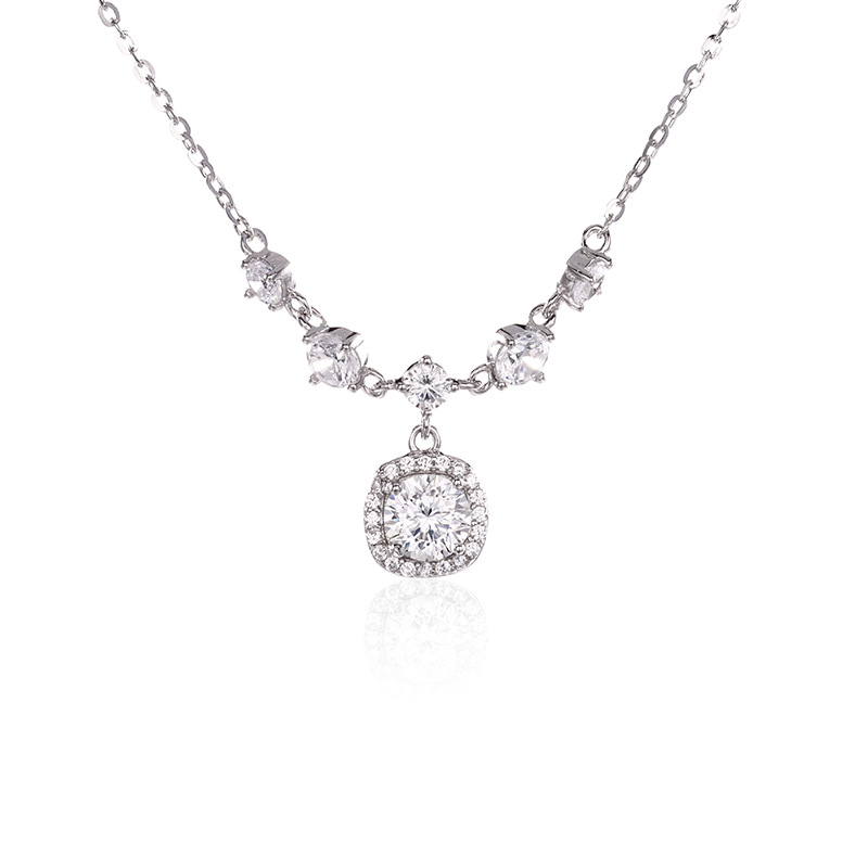 银饰/项链/金色链子/珍珠/梵克雅宝单花项链白底实物图