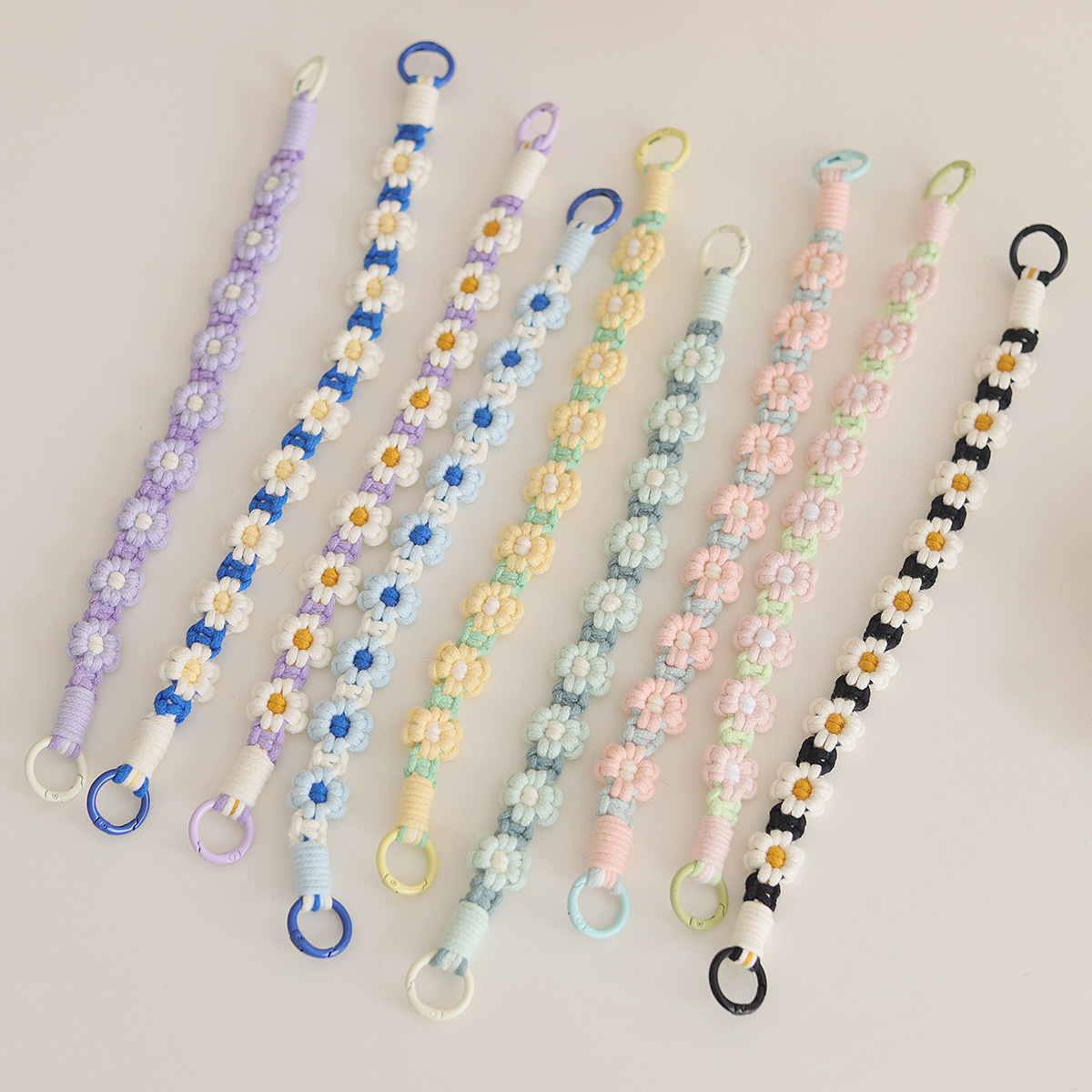 Cross-border Daisy flower keychain mobile phone chain, candy-colored cute water bottle, coffee cup with pendant chain, mobile phone lanyard for women Specification image
