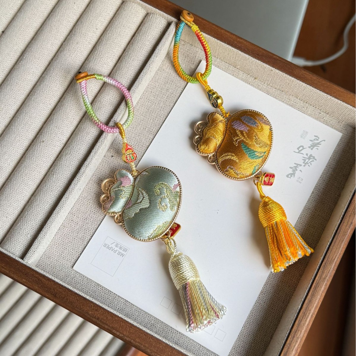 Intangible cultural heritage handcrafted imitation of Song brocade, large money bag, tassel style pendant, lucky bag, car hanging, mobile phone chain clip, new Chinese ancient style details Picture