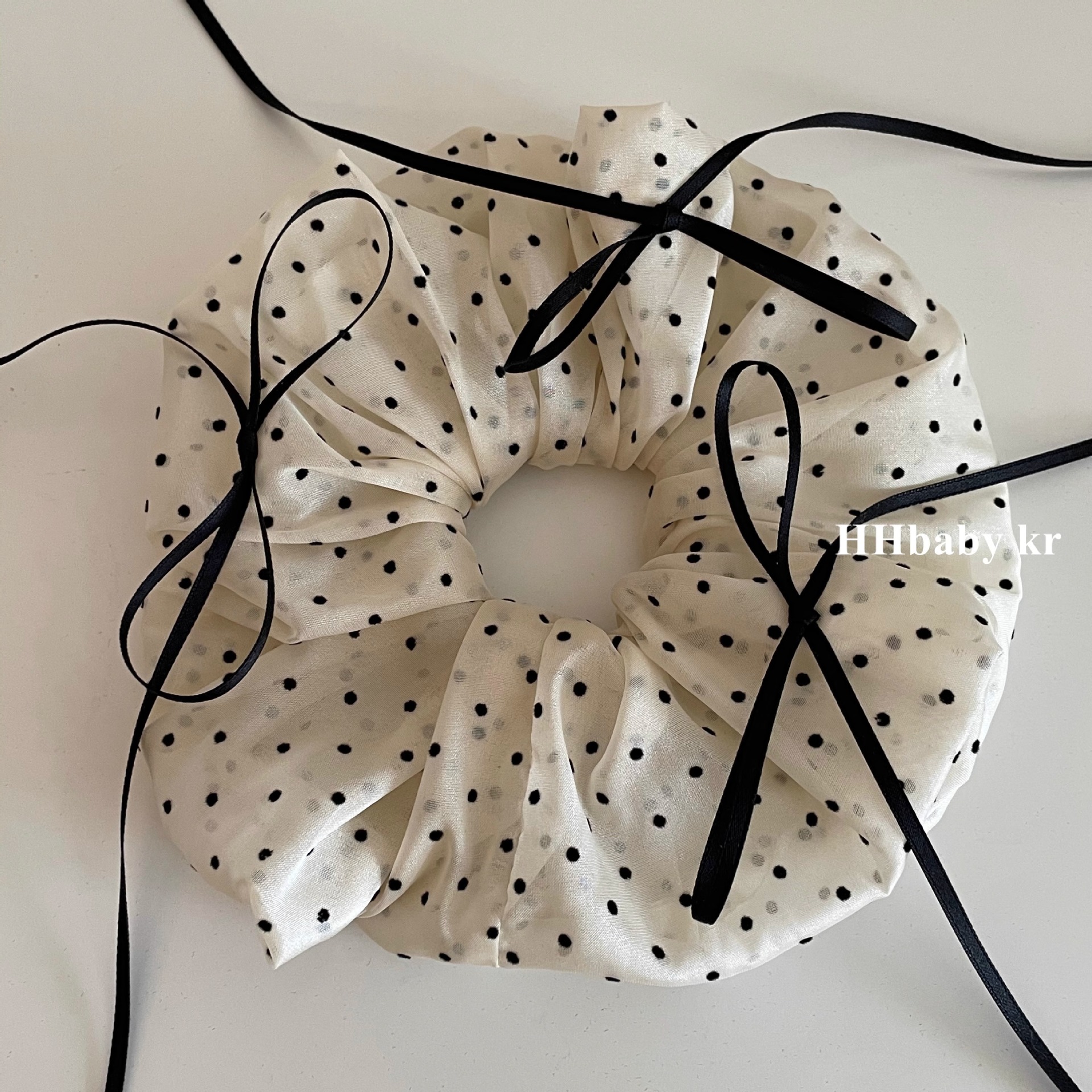 The 2025 new style of the trendy polka dot ribbon tulle large intestine hair band is a high-end and niche hair tie Application Scenario