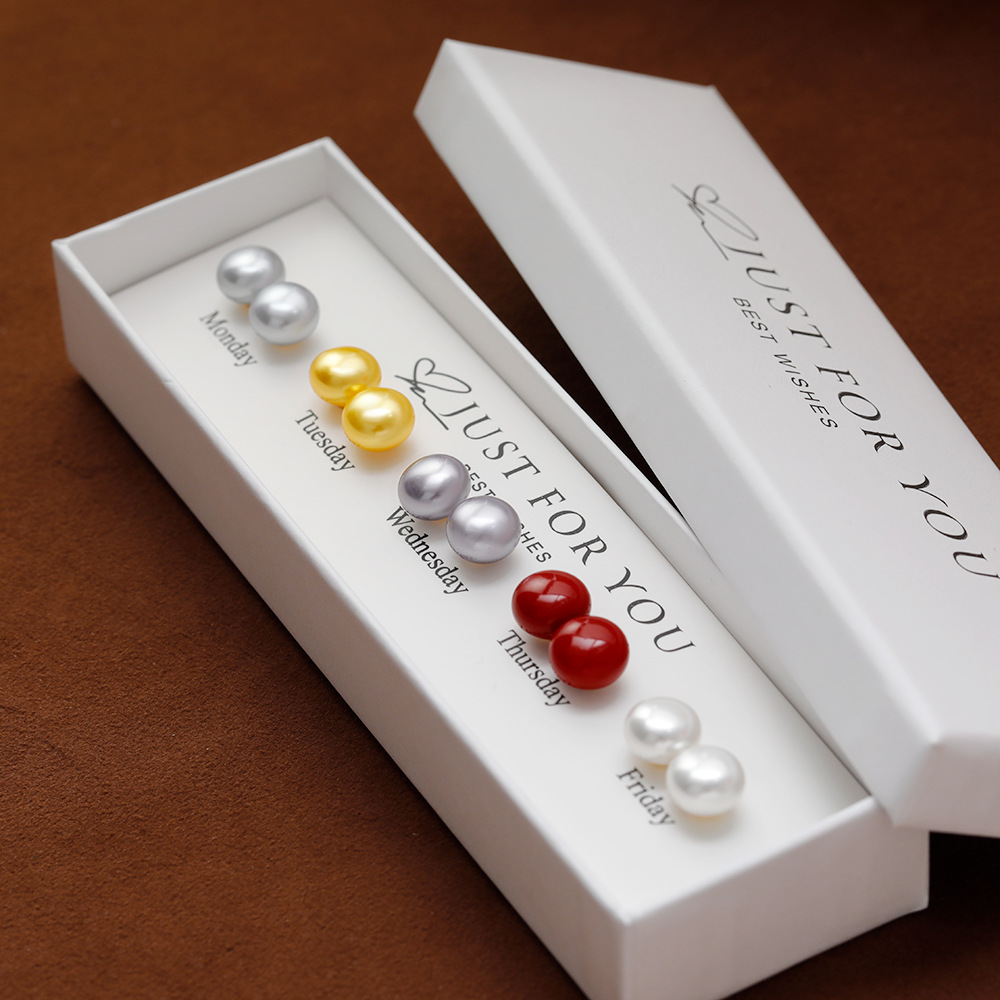 Hyacinth's 5-pair pearl stud earring set for women's ins is small, sweet, elegant, simple and fashionable Application Scenario