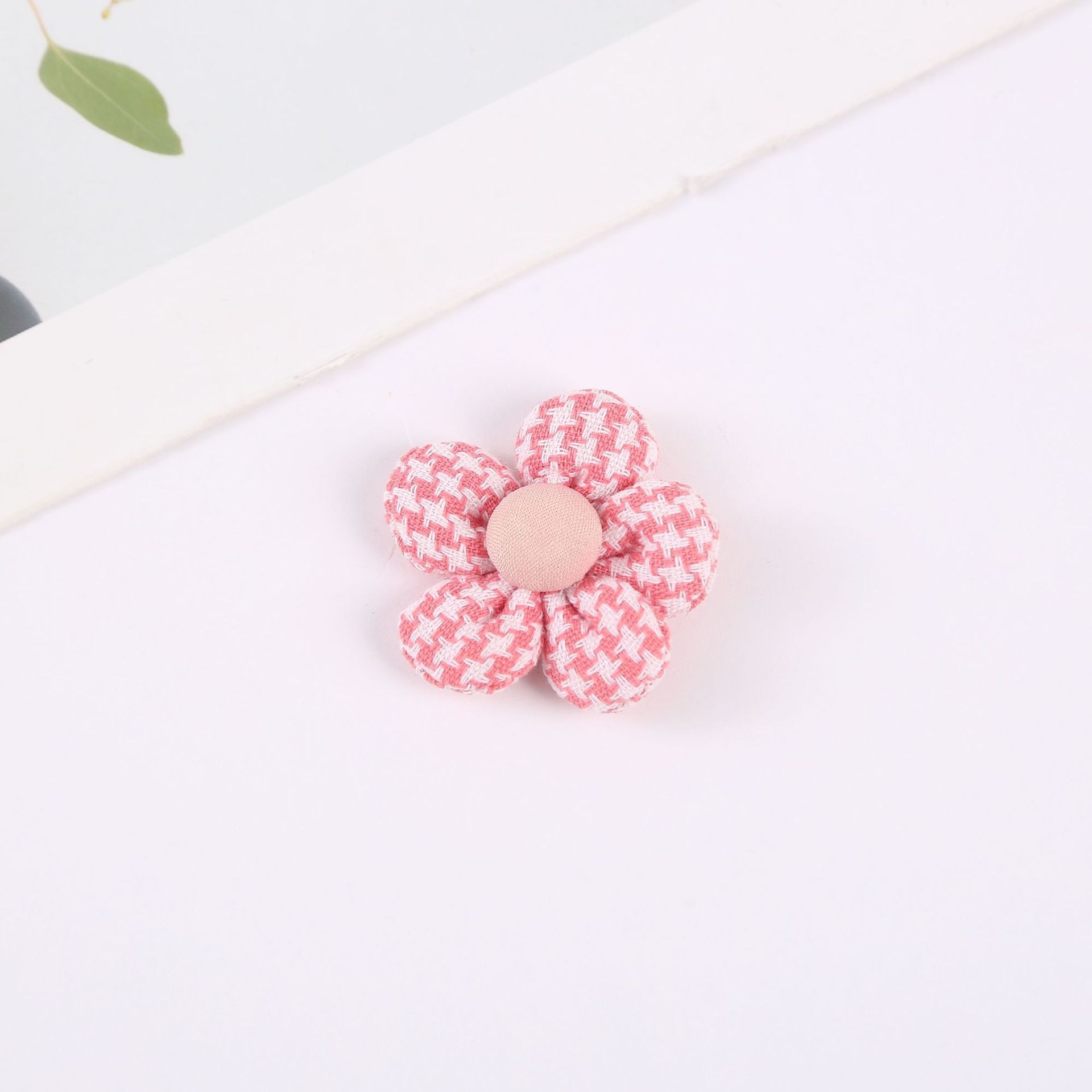 Korean-style fresh and light five-petal checkered pattern decorative small flower flower shoes, hats, clothing, accessories, semi-finished accessories and accessories Application Scenario