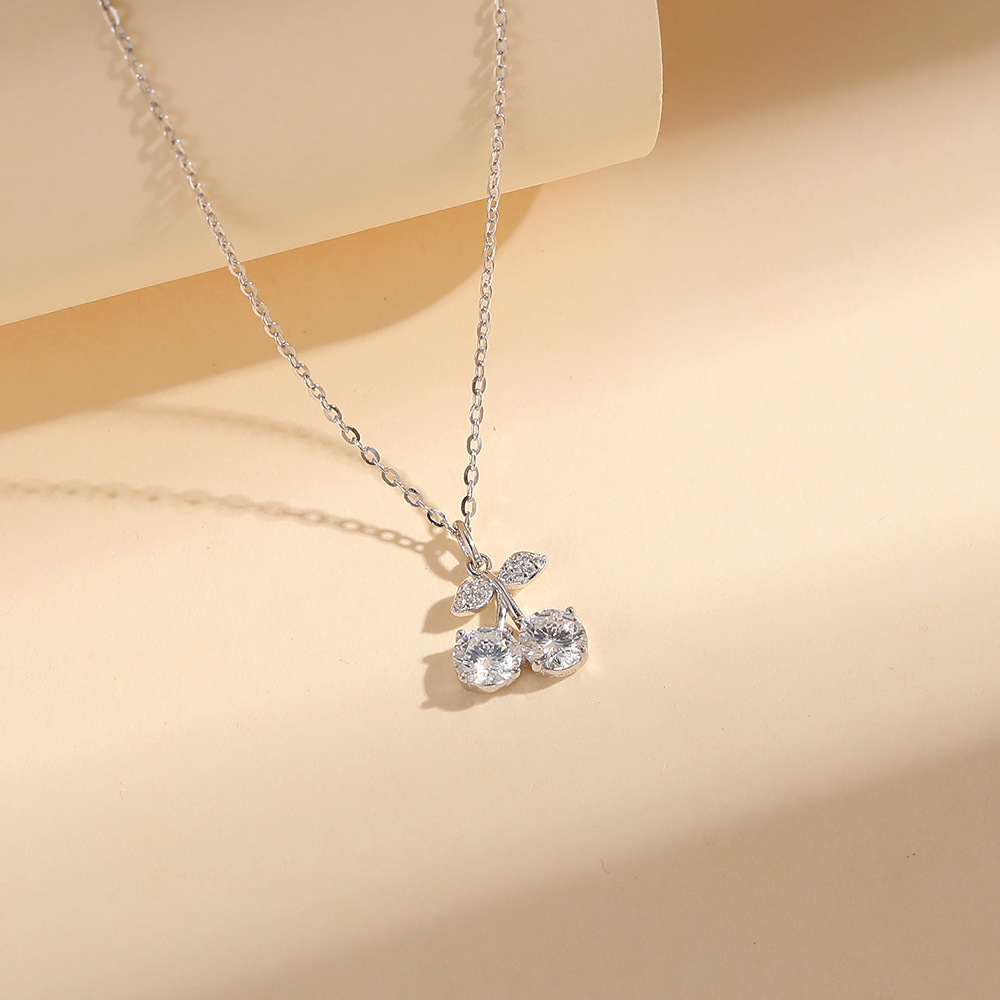 S925通体纯银甜美樱桃吊坠轻奢小众莫桑石项链简约百搭夏锁骨链