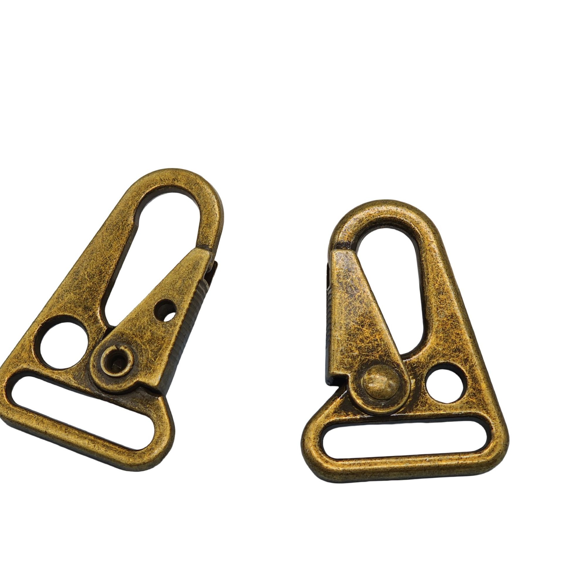 1-inch inner diameter 25mm bronze eagle-beak buckle outdoor backpack accessory, mountaineering knife buckle alloy key tactical hook Application Scenario