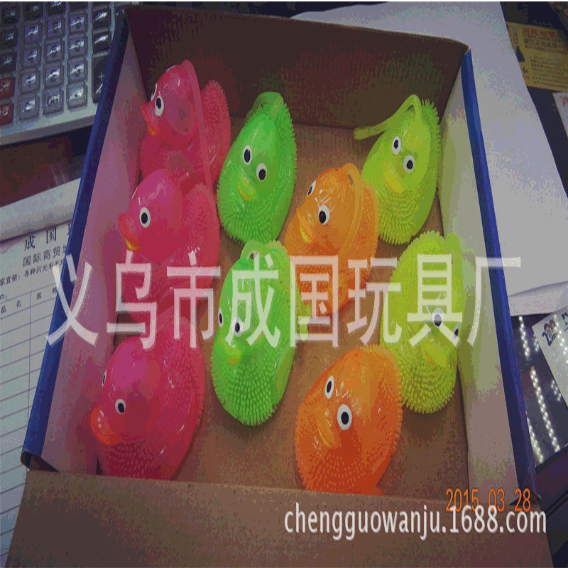 发光叫叫鸭子，各种毛毛球，按摩球，TPR玩具感应萌宠萌趣感应