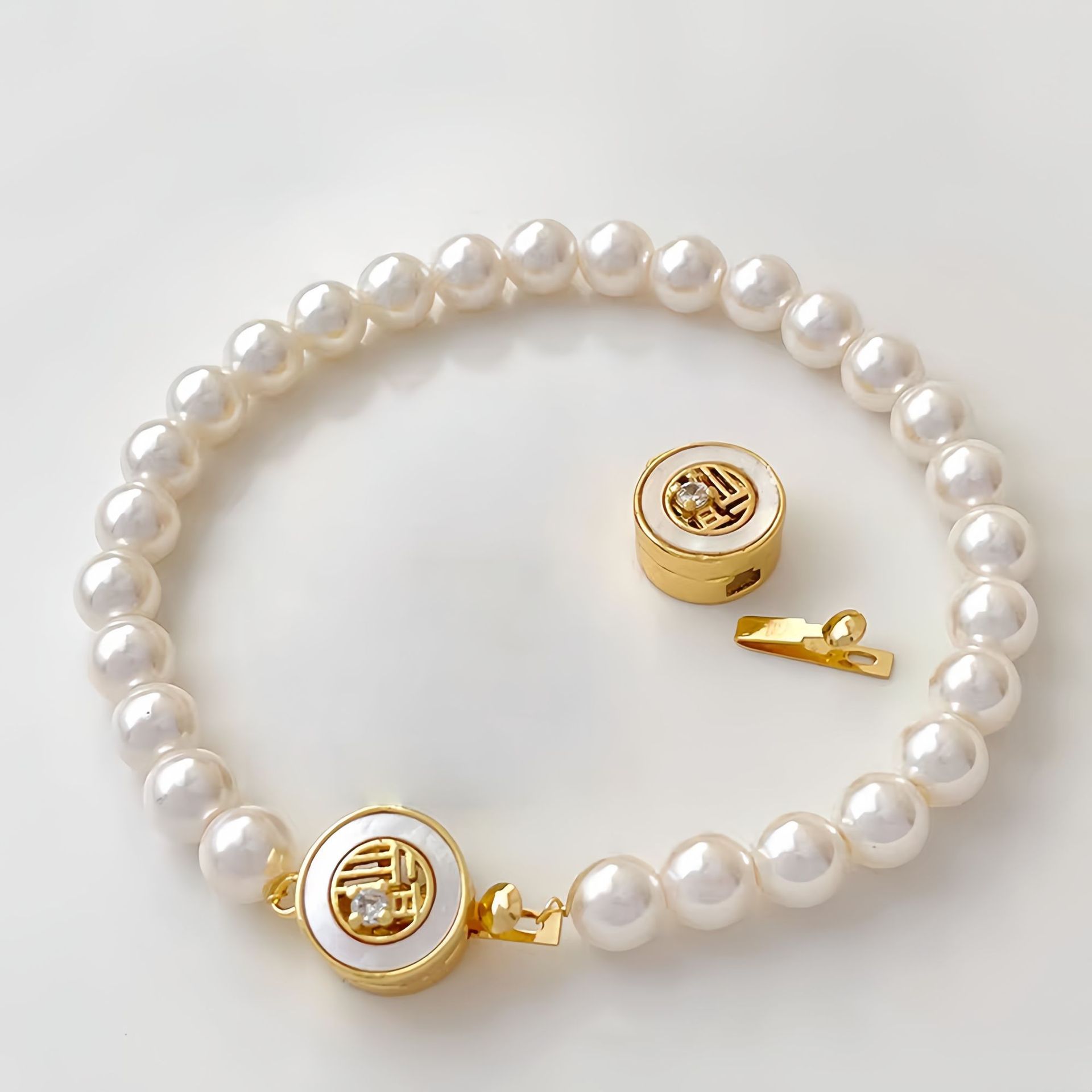 18k copper-plated gold-plated color-retaining diy full zirconium Chinese-style pin buckle, elegant and versatile, single-row pearl necklace end clasp Application Scenario