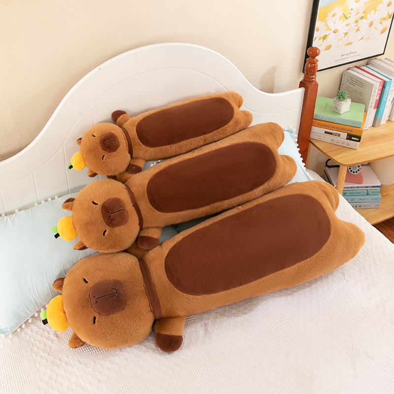 外贸创意长条卡皮巴拉抱枕可爱大号水豚公仔睡觉夹腿娃娃毛绒玩具产品图