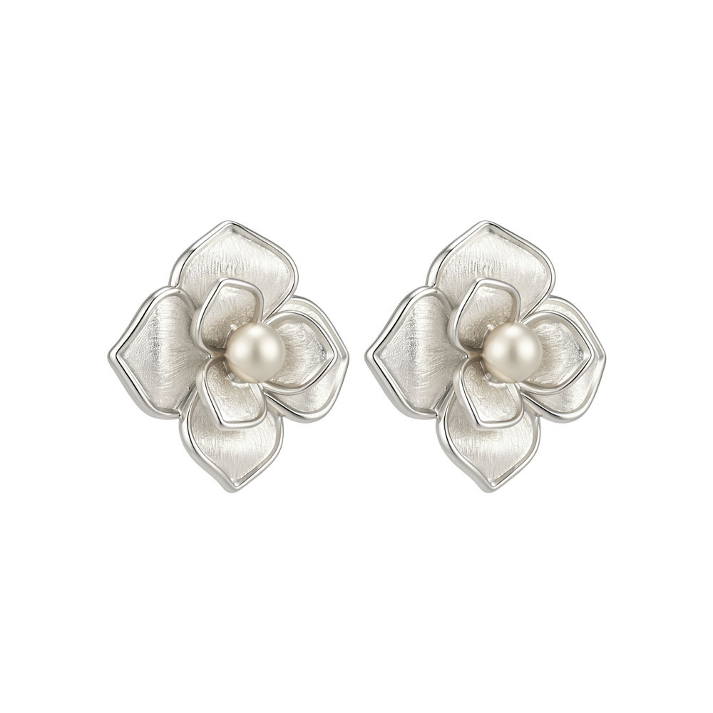 Pendientes de camelia de plata tridimensionales de doble capa aleación de cobre proceso de cepillado imitación de perlas s925 agujas de plata premium sense earwear Item Picture