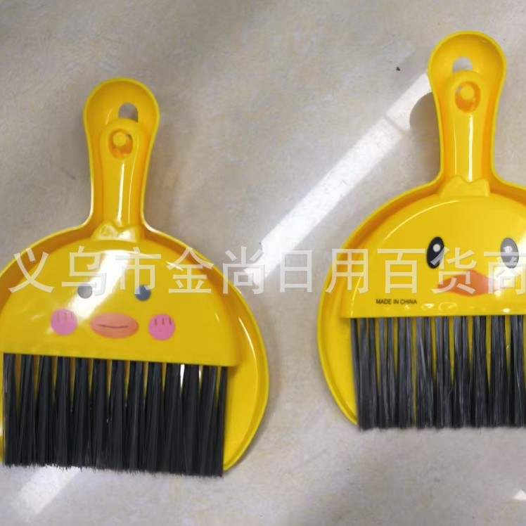 New cartoon little yellow duck desktop children's cleaning desk mini broom dustpan set small broom cleaning broom details Picture