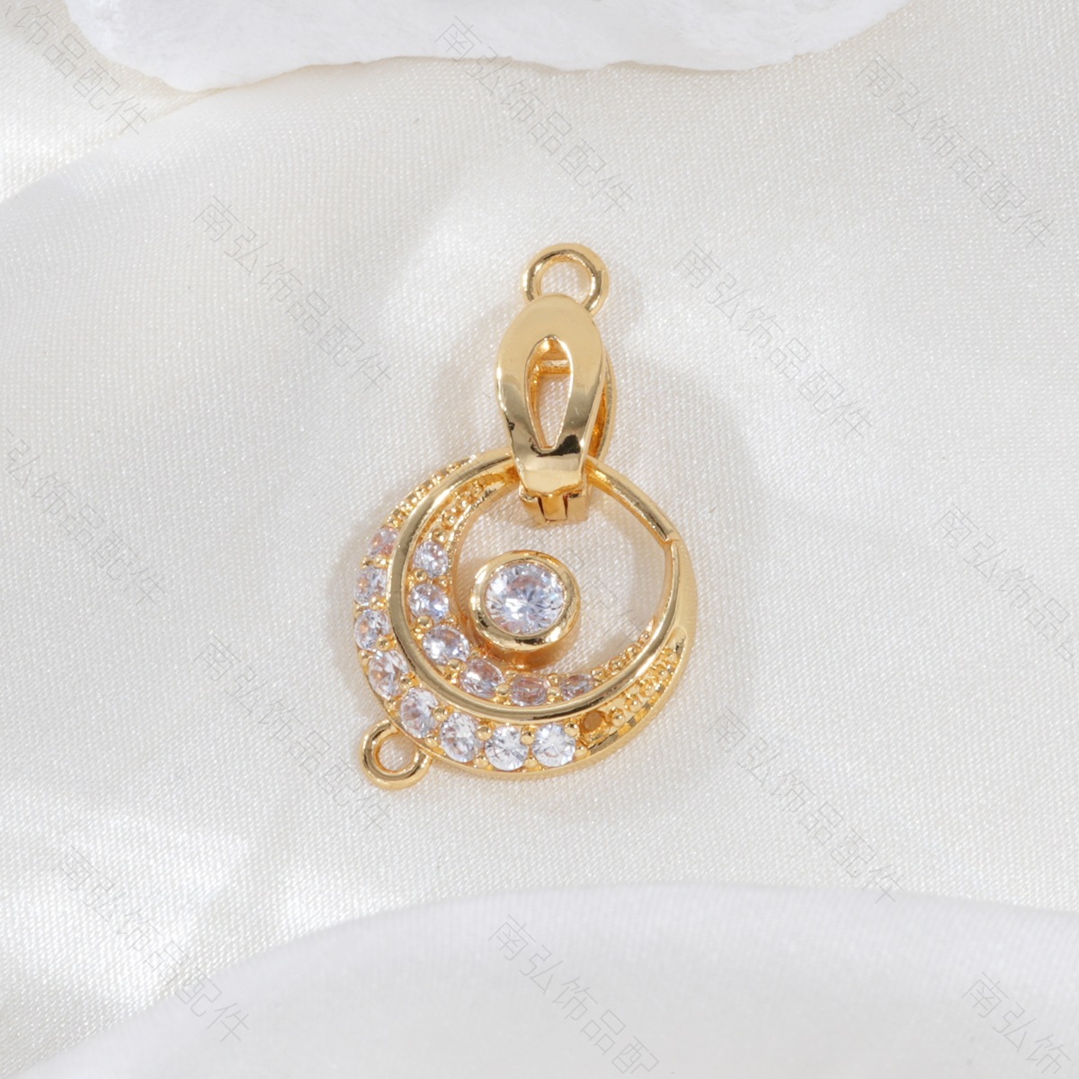 Copper-plated 18k gold color-preserving micro-inlaid zirconium crescent-shaped pendant, connecting buckle, bracelet, necklace clasp, DIY jewelry accessories details Picture