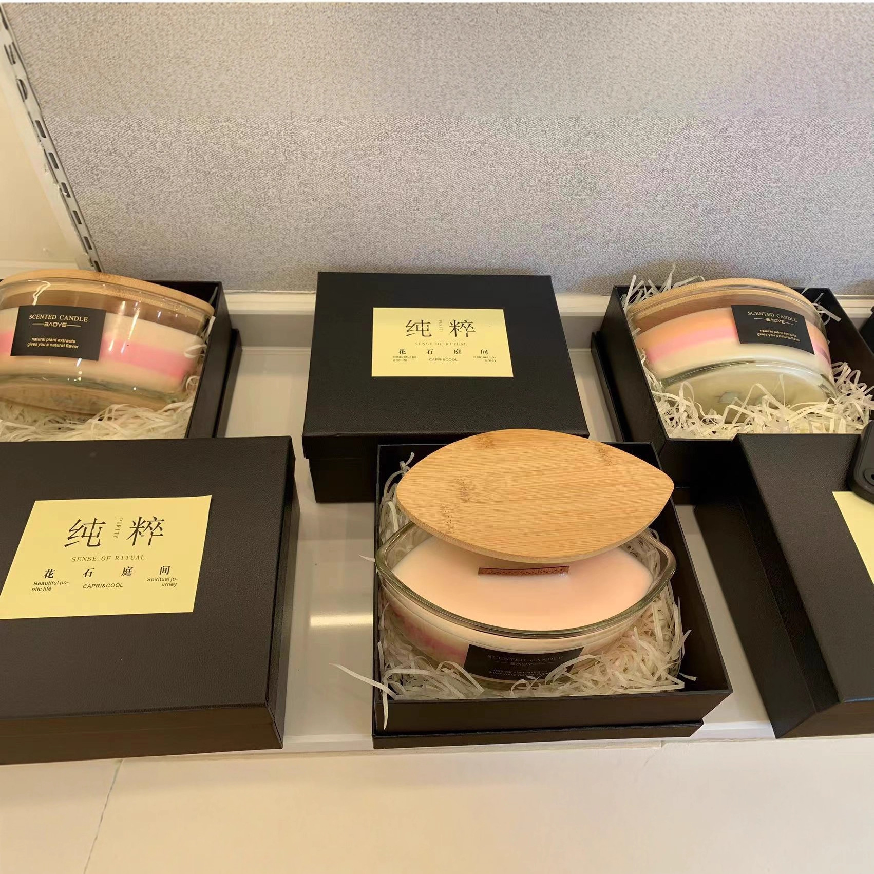 Yang Ji's same style boar-shaped scented candle, glass cup, double wooden core home decoration souvenir, elegant style, white voice, coast details Picture