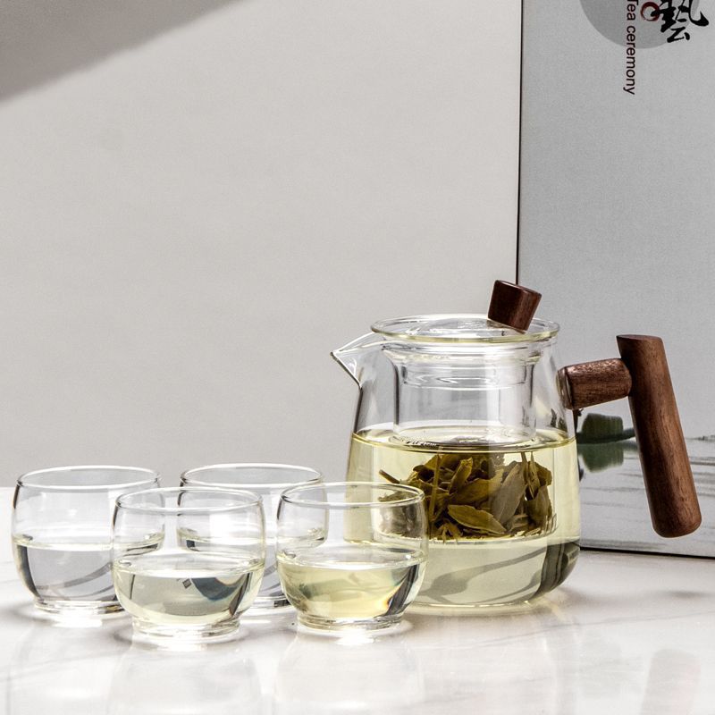 High borosilicate glass teapot, walnut wood side handle, open flame electric ceramic stove heating tea pot, heat-resistant Application Scenario