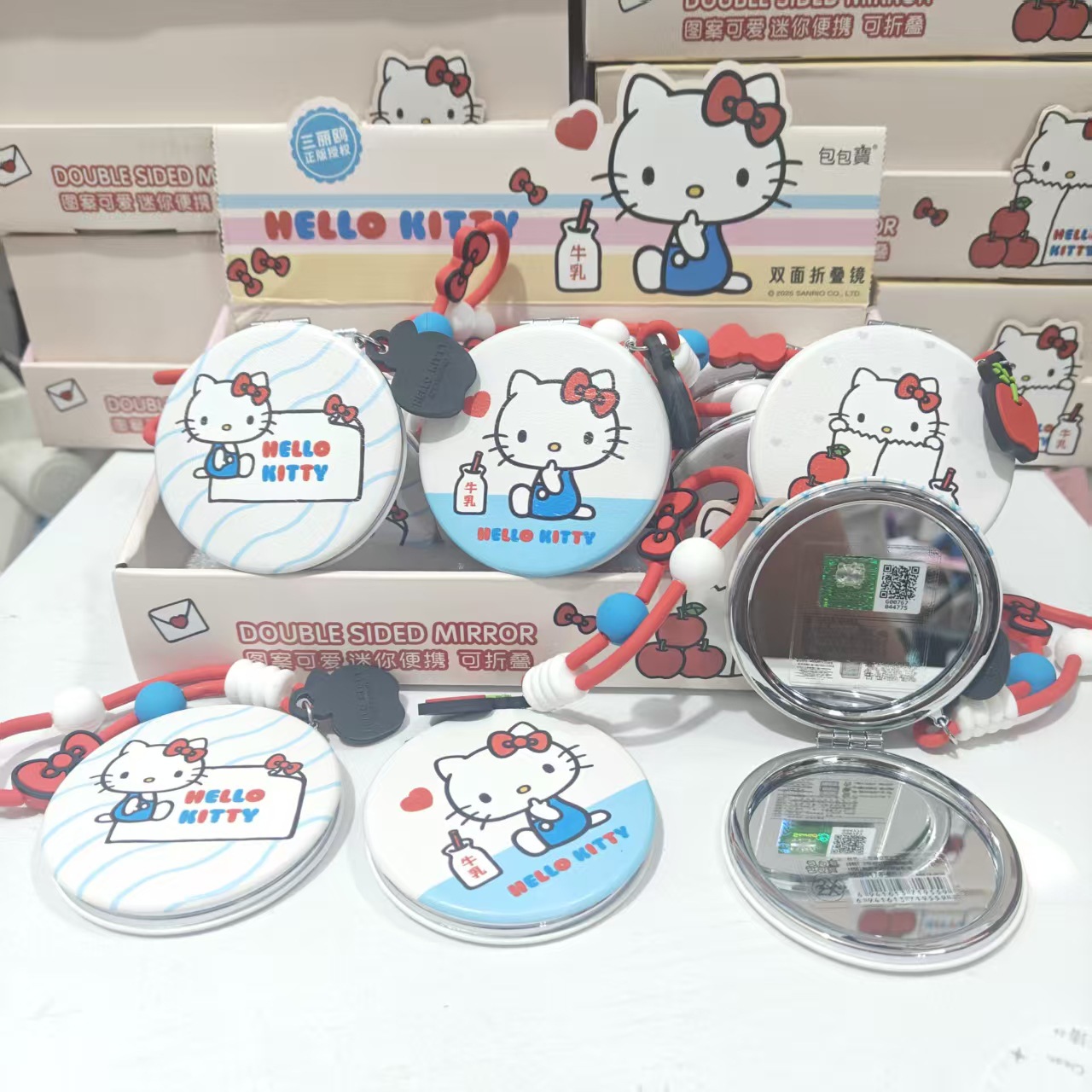 Square mini handheld folding small mirror, cute new cartoon girls' makeup mirror, high-definition double-sided portable pocket Application Scenario