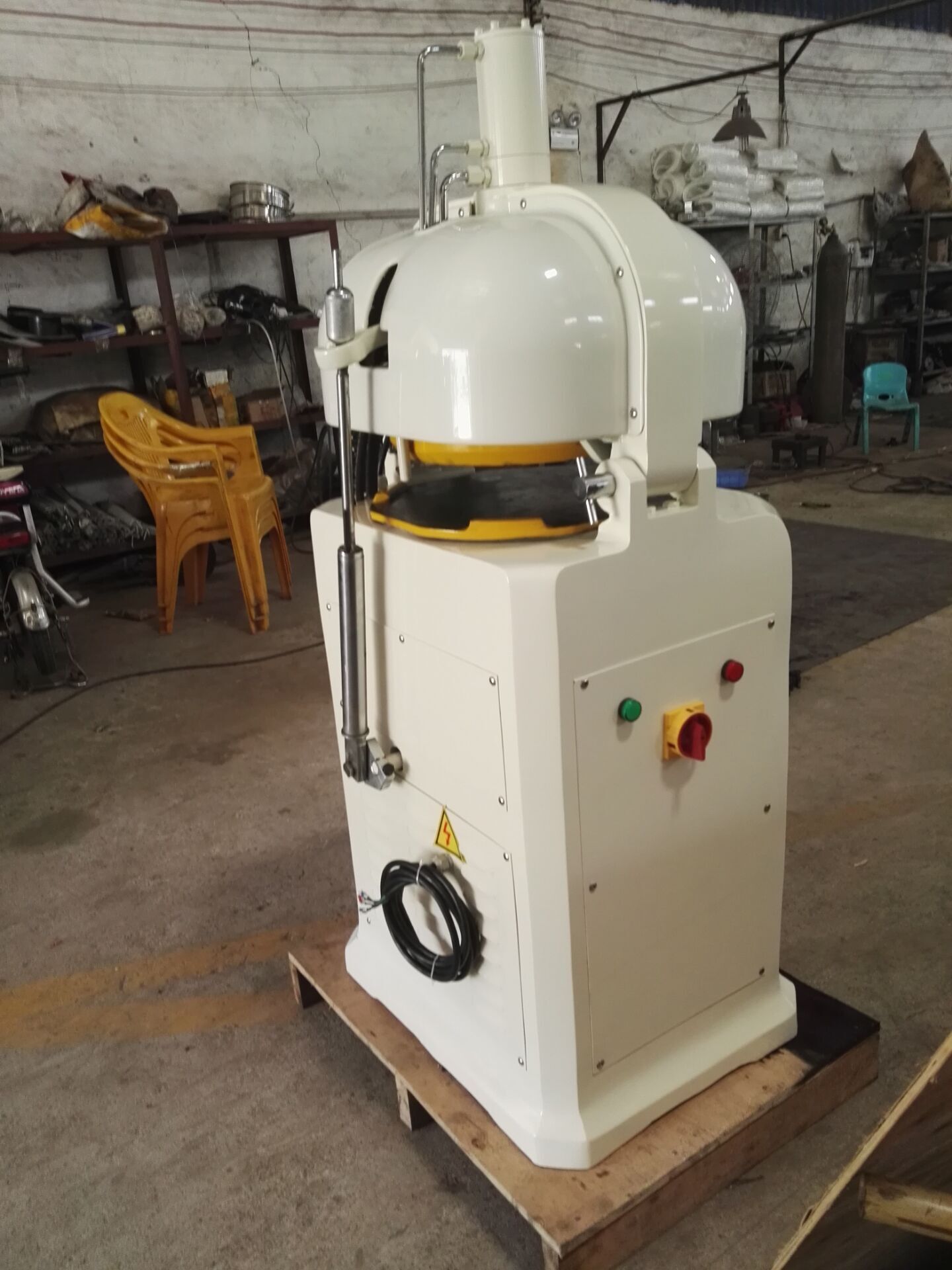 Fully automatic segmentation and rounding machine, bread dough segmentation and rounding equipment, block segmentation and rounding machine