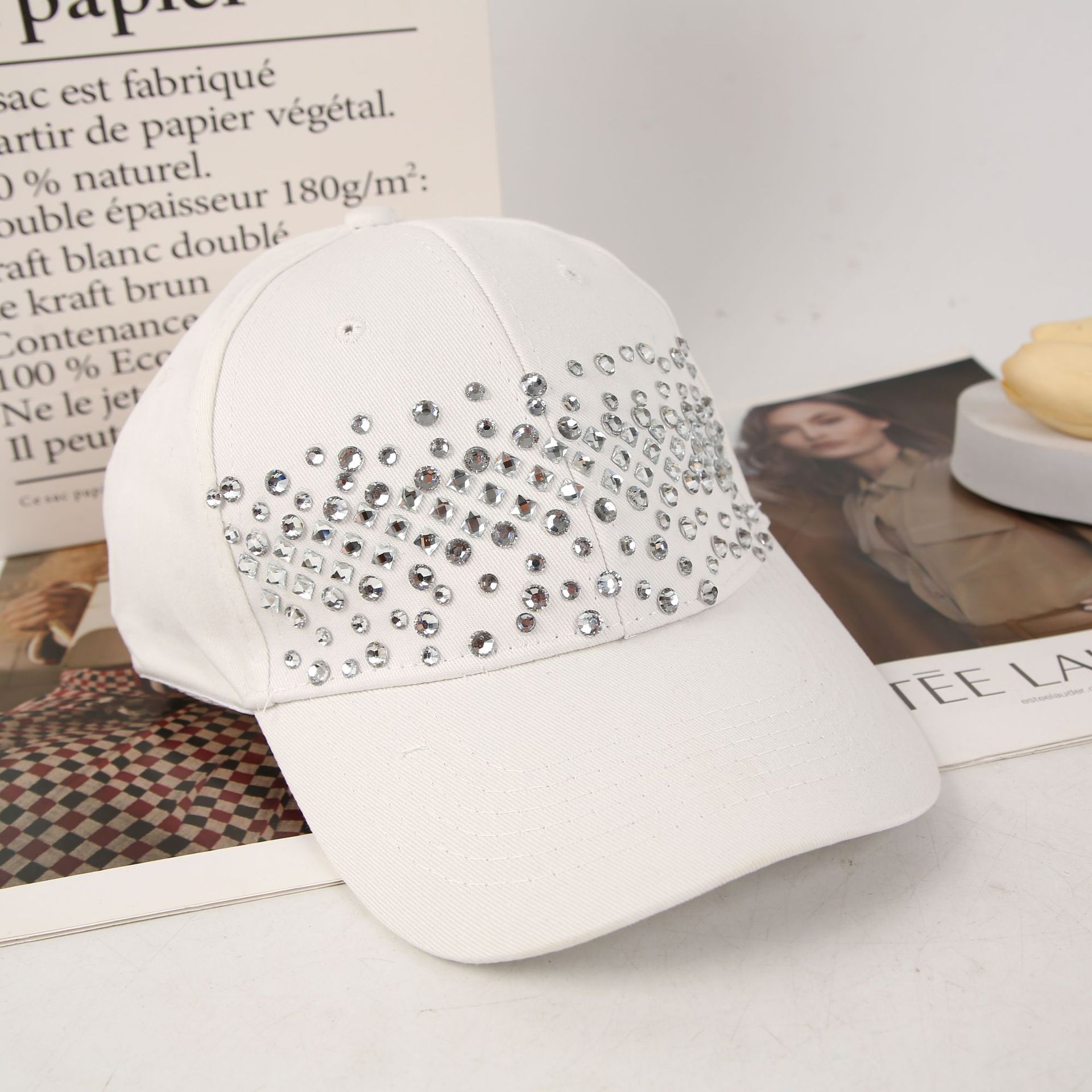 A new Korean-style rhinestone baseball cap that is versatile for both men and women details Picture