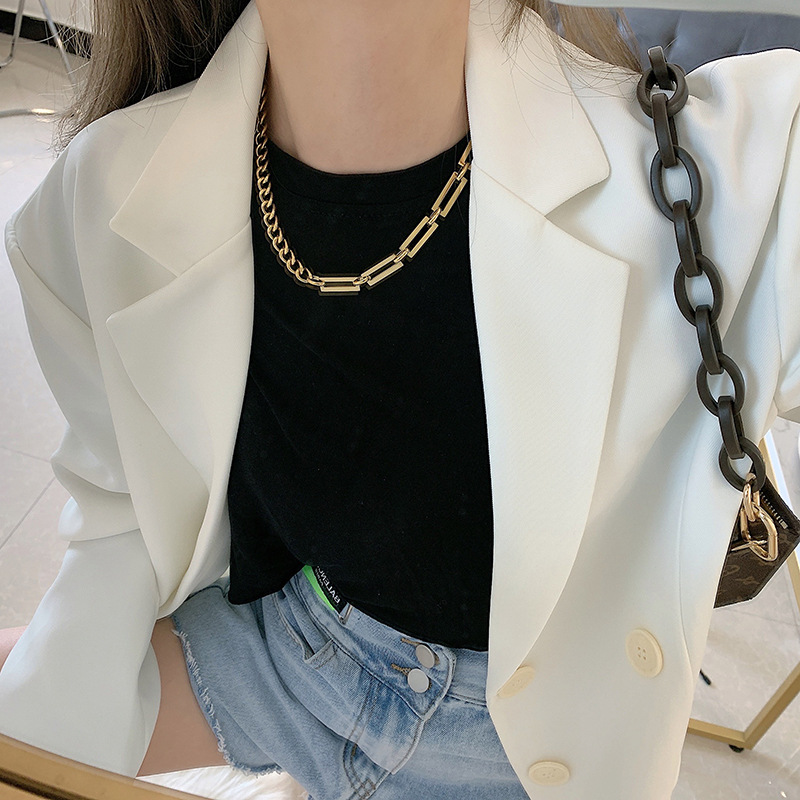 Cold and stylish European and American individual chain titanium steel necklace on Instagram, simple and versatile hip-hop collarbone chain sweater chain for women Application Scenario