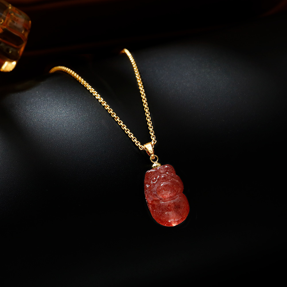 Hyacinth pink strawberry crystal stone pink PI Xiu pendant necklace for women 2025 Douyin Hit small money-bringing necklace collarbone chain accessory