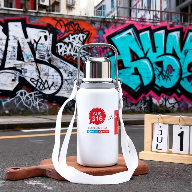 Diamond Pot Insulated Cup, outdoor sports 316 stainless steel jumping cup, student large-capacity handle car insulated cup Application Scenario