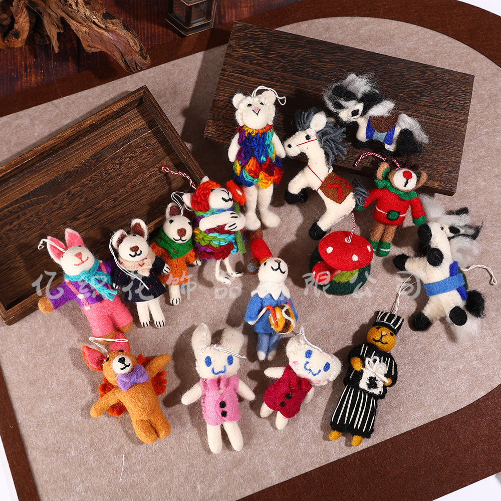 Nepalese wool felt three-dimensional figurine, little sheep animal, light luxury and high-end feel, pure handcrafted wool felt bag pendant details Picture