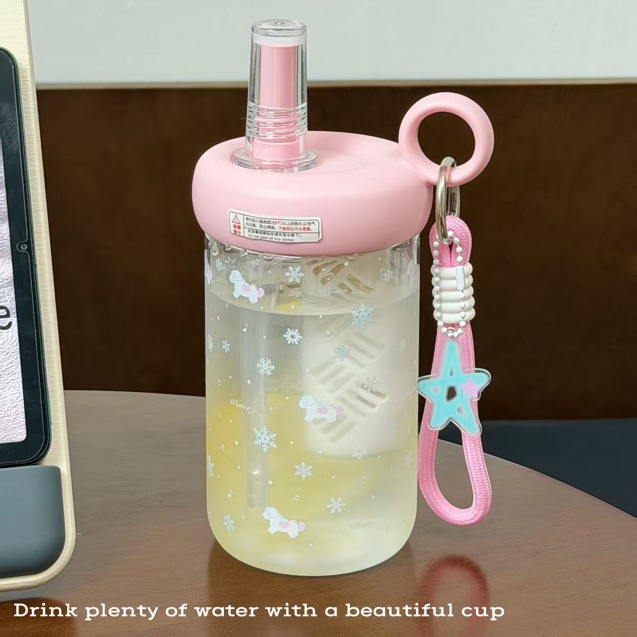 كوب شاي لطيف من الشوفان البارد الأبيض Item Picture