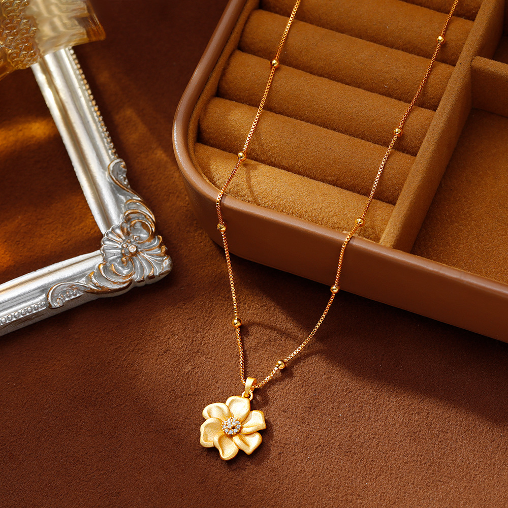 Hyacinto cobre antiguo francés bañado en oro arena colgante flor collar mujer 2025 nudillos chick yin bang cadena clavícula accesorios Application Scenario