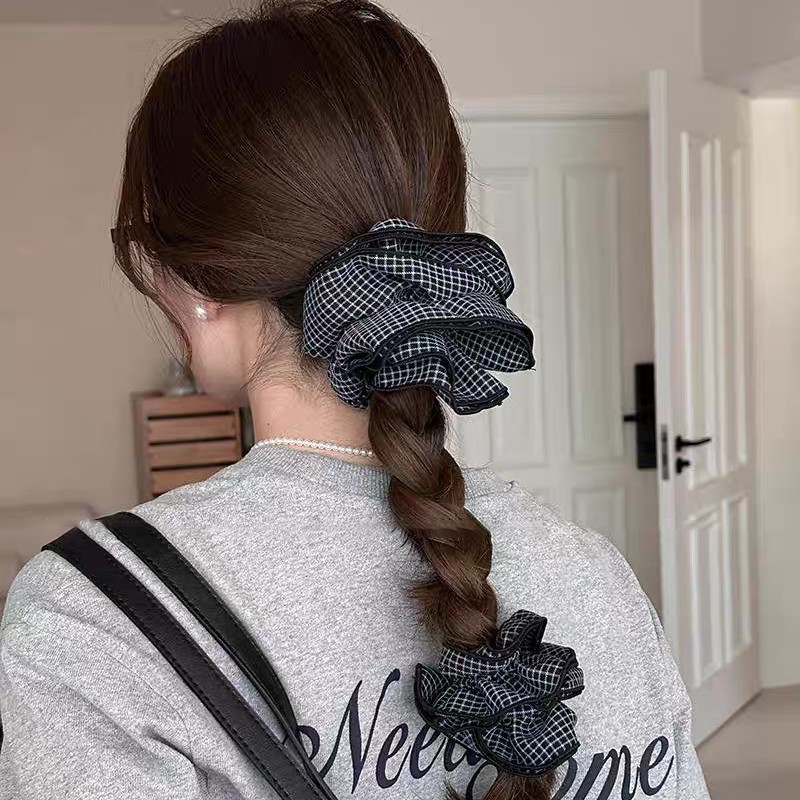 The 2025 new navy blue checkered double-layer large intestinal hair band, women's hair accessory, high-end headband, and high-end low ponytail hair accessory Application Scenario