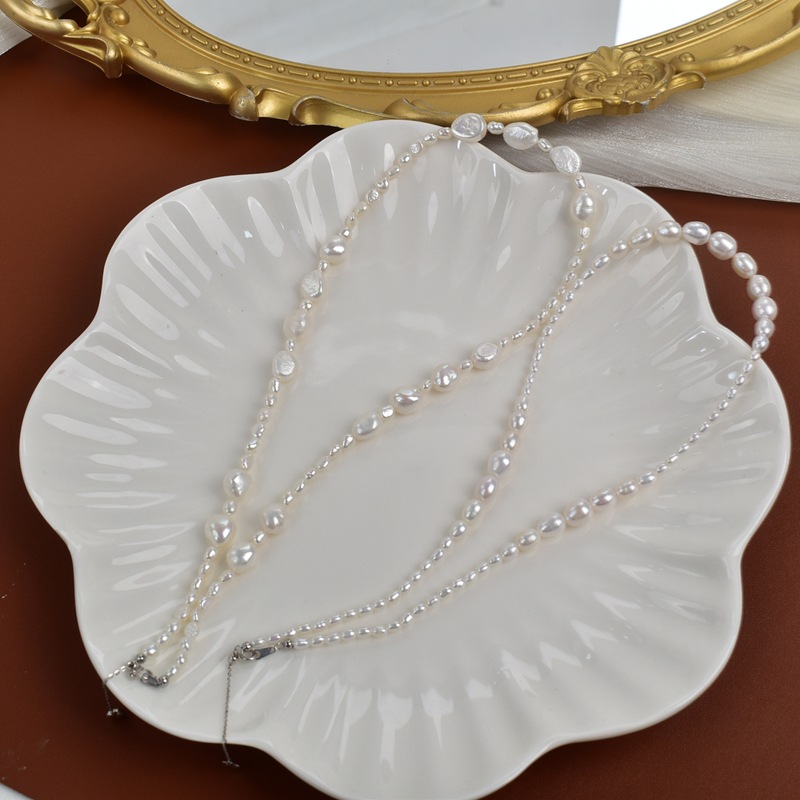 Natural freshwater pearl necklace for autumn and winter wear, high-end neckchain for women's fashion, Baroque pearl sweater chain Application Scenario